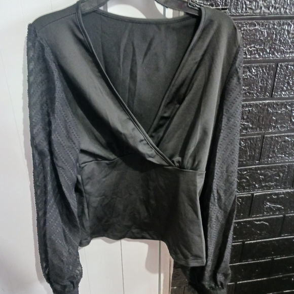 Shein Women black wrap puffer long sleeve top - Picture 8 of 11